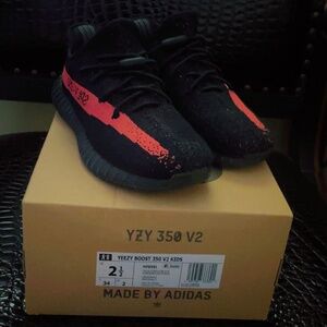 Kids Yeezy 350 V2 Black and Red size 2.5 with box